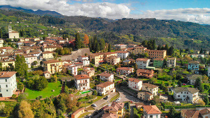 Fototapeta premium Stunning aerial panorama of Barga, Garfagnana, with clear skies and scenic landscapes