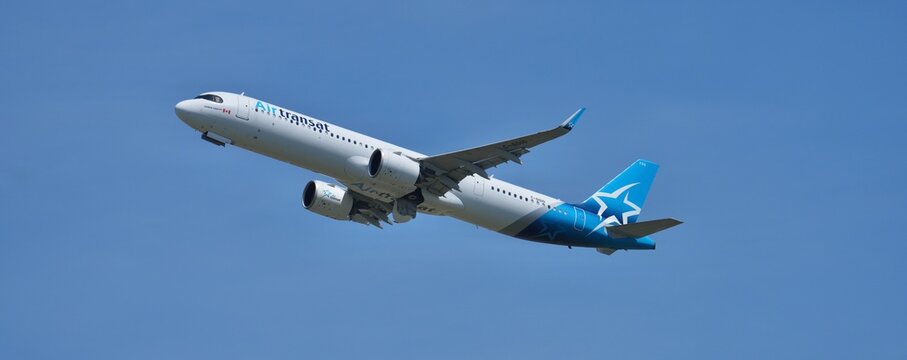 Air Transat A321 en mont&eacute;e banni&egrave;re
