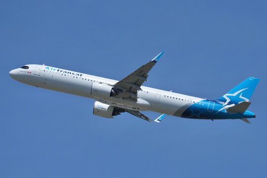Air Transat A321 en mont&eacute;e