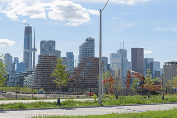 Naklejka premium construction site west of Cherry St with defocused view of skyline, Toronto