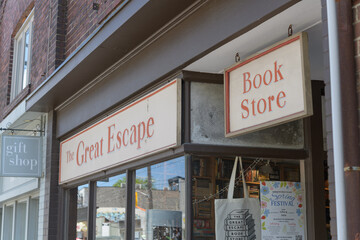 Obraz premium exterior buiding facade and sign of Great Escape Book Store, a used book store, located at 957 Kingston Rd, Toronto