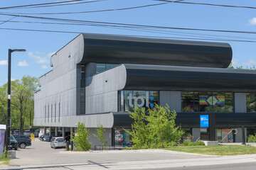 Obraz premium exterior of Albert Campbell District Library, Toronto Public Library, located at 496 Birchmount Rd near Danforth Rd, Scarborough