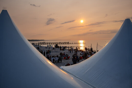 Urlaub an der Ostseek&uuml;ste Impressionen am Meer Seebr&uuml;cke Zingst im Sonnenuntergang
