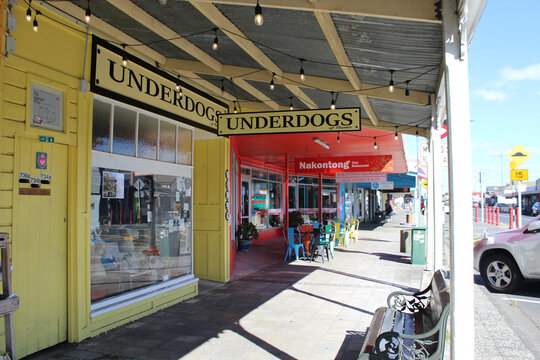 Thames, New Zealand - Mar 5, 2026: Classic storefronts on Pollen Street, featuring Underdogs shop alongside Nakontong restaurant. Editorial Use Only.