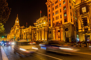 Fototapeta premium Night view of the historical buildings at The Bund in Shanghai, China