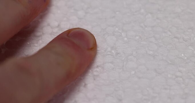 White foam with characteristic bubbles, this foam has a matte surface and consists of round polystyrene foam elements.