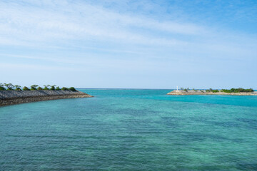 Fototapeta premium Okinawa's Beautiful Blue Sea and Endless Sky