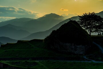 Naklejka premium 丸山千枚田の夕陽