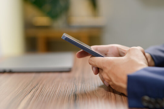 Focused Attention on Smartphone Use During Business Meeting Setting