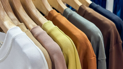 Obraz premium Row of colorful T- shirts hanging on