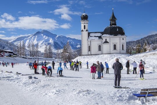 Seekirchl at the ski resort with Hocheder 2797m in winter, Seefeld, Seefeld Plateau, Tyrol, Austria
