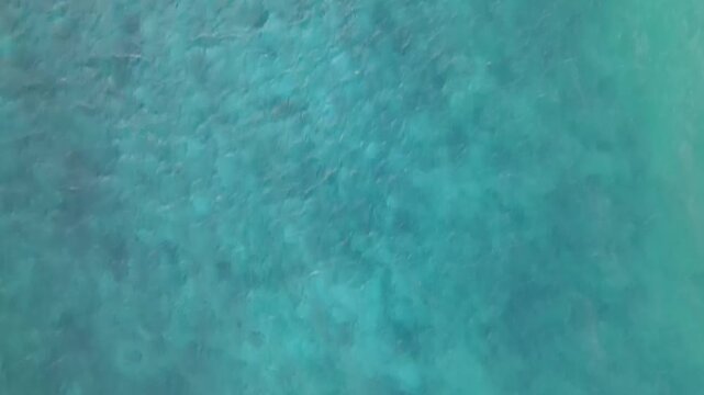 南国の海のドローン空撮