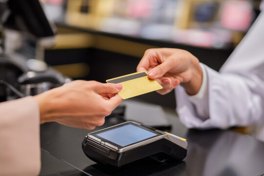 TRANSAZIONE TRA DUE PERSONE CON CARTA DI CREDITO O DEBITO