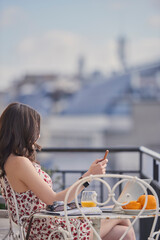 Obraz premium Remote work, tourism or woman on balcony with phone, blog review or post schedule in online chat. Space, freelancer or travel journalist with tech, content planning or editor email on article draft.
