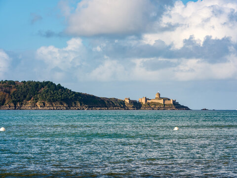 Le Fort La Latte dans un rayon de soleil