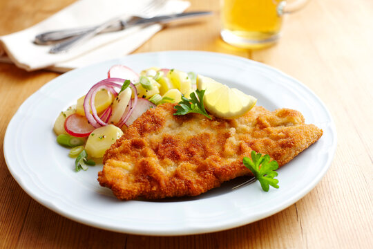 Dish of escalope and fried potatoes