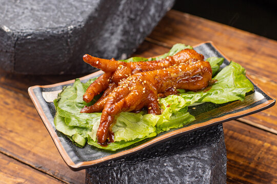 매콤한 한국식 닭발 구이 매운 양념 야식 안주 요리 식재료 Spicy Korean Chicken Feet Bul-dakbal Hot Chili Sauce 辣鸡爪 韩国料理 下酒菜 烧烤 夜宵 激辛 タッパル 鶏足の辛 historical 焼き鳥 おつまみ 激辛料理 Patas de Pollo Picantes Pieds de Poulet &Eacute;pic&eacute;s