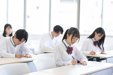 Fototapeta premium 授業を受ける高校生 