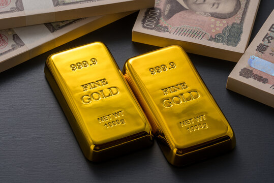 金塊と一万円札の束