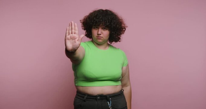 Expressing different emotions with hand gestures in a studio setting