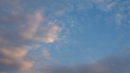 Fototapeta premium Sky with Wispy Clouds at Sunset