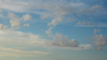 Obraz premium Blue Sky with Wispy Clouds