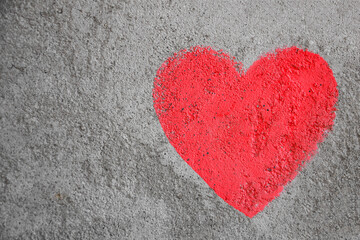 Obraz premium concrete wall with a red heart painted on fence surface Bold red heart and love message painted on urban concrete wall with empty copy space for inscription Happy Valentine's Day Valentine card