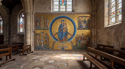 Obraz premium Interior of an old church with ancient golden mosaic of Virgin Mary and wooden pews