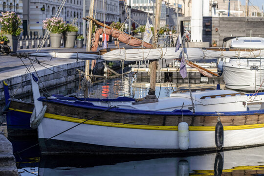 Bateaux de p&ecirc;che dans le Vieux-Port de Marseille