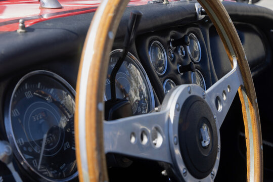Tableau de bord d'une voiture de collection	