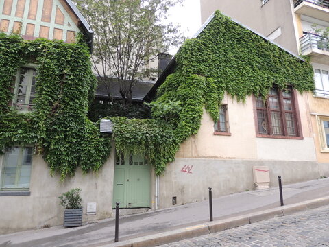 Charming houses in Montmartre - Paris - France