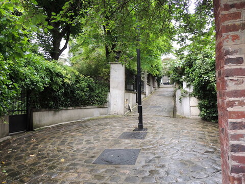 Hidden alley in Paris - 18&egrave;me arrondissement - Goutte d'Or - Villa Poissonni&egrave;re 