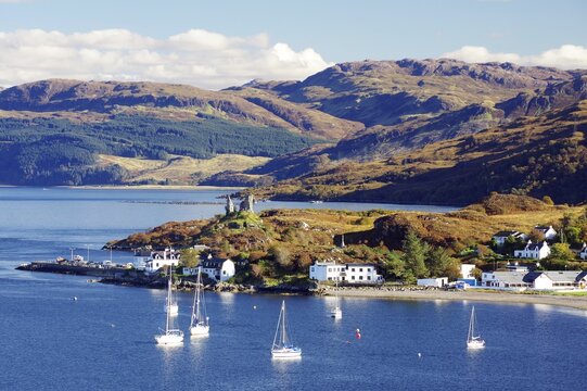 Bay with sailboats and the small village of Kyle of Lochalsh, Autumn, Isle of Skye, Hebrides, Scotland, United Kingdom