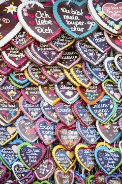 Gingerbread hearts, Oktoberfest, Theresienwiese, Munich, Upper Bavaria, Germany