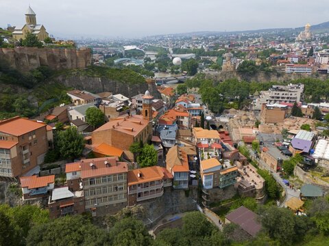 Colourful city with river and hills, harmonious interplay of nature and architecture, aerial view, old town, Nariqala Fortress on the left, Kura River, Tbilisi, Tbilisi, Georgia