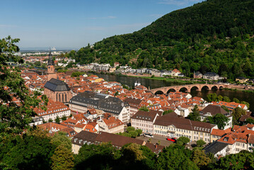 Fototapeta premium View of the gate tower and the entrance bridge at the Heidelberg castle with tourists visiting the historic landmark