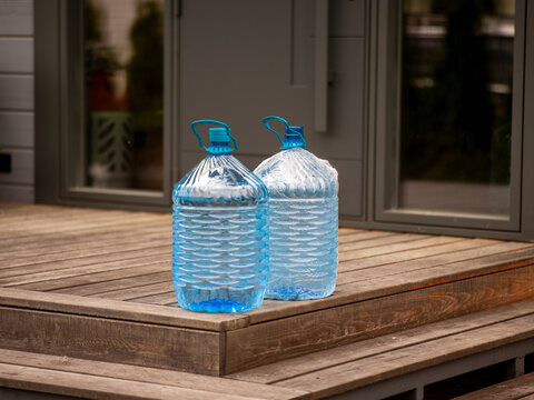 water in bottles delivered to door