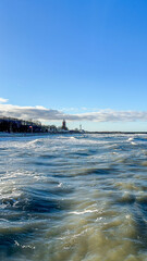 Obraz premium Waves at Kołobrzeg Lighthouse