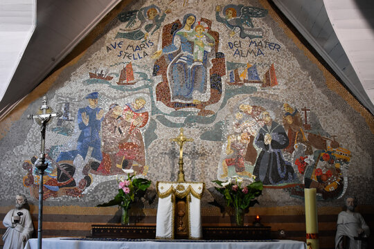 Mosa&iuml;que int&eacute;rieure &eacute;glise de Penerf Saint pierre Saint paul, saints patrons des p&ecirc;cheurs 