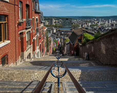 Die Montagne de Bueren, Bueren Treppe, Sehensw&uuml;rdigkeit in der Altstadt von L&uuml;ttich, Belgien