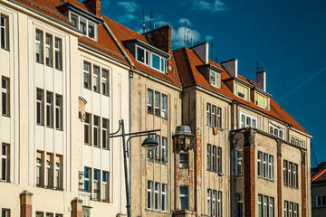 Fasady starych kamienic na ulicy Muzealnej we Wrocławiu © fotozen