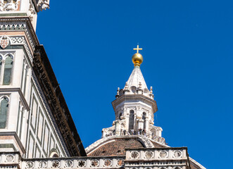 Obraz premium Der berühmte Dom von Santa Maria del Fiore mit Kuppel und Marmorfassade, Florenz, Italien