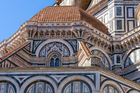 Detailfoto vom  ber&uuml;hmten Dom von Santa Maria del Fiore  mit Kuppel und Marmorfassade, Florenz, Italien