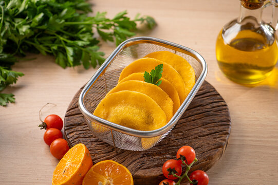pasteis de fub&aacute; brasileiro, milho, fub&aacute;, fritos, carne , queijo , carne seca, frango, varios sabores , por&ccedil;oes , por&ccedil;oes de pasteis, por&ccedil;oes de pasteis de fub&aacute; 