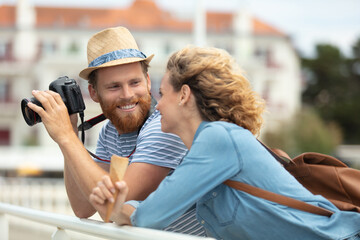 Obraz premium woman and man with camera