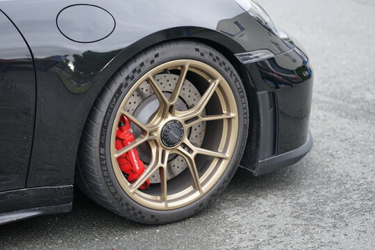 Leichtmetallfelge mit Michelin Breitreifen des Porsche 911 Carrera GT3 oder Porsche 992 beim Porsche Day am 31.05.2026 im Lenkwerk in Bielefeld im Teutoburger Wald in Ostwestfalen-Lippe