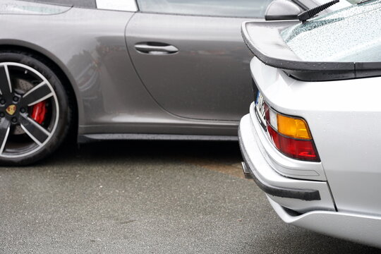 Porsche 944 der Achtzigerjahre und Neunzigerjahre und Porsche 911 Carrera am 31.05.2026 beim Oldtimertreffen Porsche Day im Lenkwerk in Bielefeld im Teutoburger Wald in Ostwestfalen-Lippe