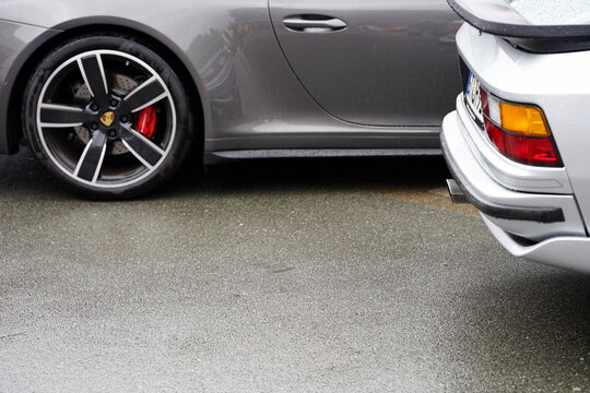 Porsche 944 der Achtzigerjahre und Neunzigerjahre und Porsche 911 Carrera am 31.05.2026 beim Oldtimertreffen Porsche Day im Lenkwerk in Bielefeld im Teutoburger Wald in Ostwestfalen-Lippe
