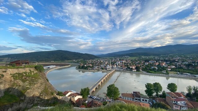 Panoramic view from Osmancık Castle overlooking the historic Koyunbaba Bridge, the winding Kızılırmak River, and the town of Osmancık in &Ccedil;orum, T&uuml;rkiye. This breathtaking landscape combines centuries 