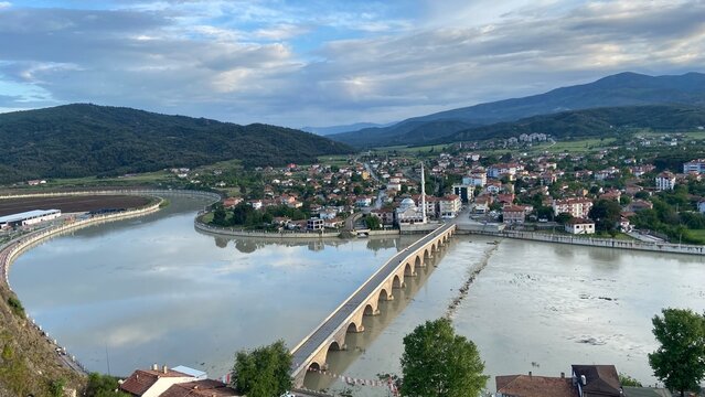 Panoramic view from Osmancık Castle overlooking the historic Koyunbaba Bridge, the winding Kızılırmak River, and the town of Osmancık in &Ccedil;orum, T&uuml;rkiye. This breathtaking landscape combines centuries 